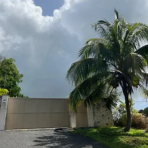 Hébergement de vacances Charmants Avec Piscine, Sainte-Anne (Grande-Terre)